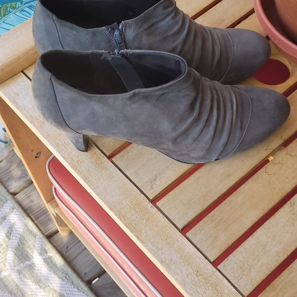 Boots/Booties - Picture 3 of 3